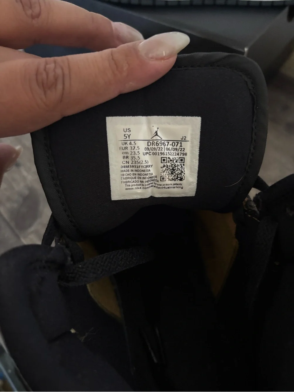Nike Air Jordan 1 Mid - Black & Metallic Gold- Youth 5